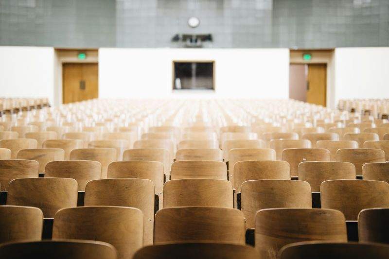 学びの杜アカデミー株式会社は、一人ひとりの学びに寄り添い、未来へつながる力を育てます。